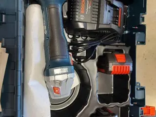 ESMERILHADEIRA 850W 220V/115V E OUTROS (58 UN) — leilão em Cataguases/MG (foto 8)
