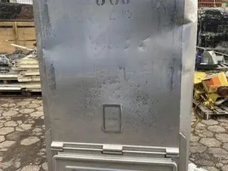 CONTAINER EM AÇO INOX 2.000 L — leilão em Cabreúva