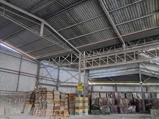 LINHA DE PALETIZAÇÃO DE CIMENTO COM PALETIZADORA AUTOMÁTICA VENTOMATIC POLIMAT M25, CAP. 2.500 SC/H, GALPÃO DE PRODUTO ACABADO DE 1.500 M², 02 GARFOS PANTOGRÁFICOS SAUR, E BALANÇA DE PLATAFORMA DE 5 TON. (Ref.: H / PALETIZADORA) — leilão em Açailândia/MA (foto 2)