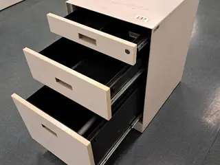 GAVETEIROS COORPORATIVOS TIPO VOLANTES, PEDESTAL E P/ PASTAS SUSPENSAS (36 PÇ) (Ref.: JHB) — leilão em São Paulo (foto 7)