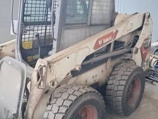 MINI CARREGADEIRA BOBCAT S510 4x4, ANO AQUIS.: 2022, SÉRIE: B42413035 (Ref: MC15) — leilão em Conselheiro Lafaiete/MG