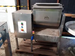 MISTURADOR INDUSTRIAL BASCULANTE EM AÇO INOX MAX MACHINE MMSI-50, ANO: 2019, SÉRIE: 001 (Ref.: DAV/ PRÉDIO ADES) — leilão em Pouso Alegre/MG