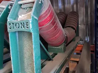 ELEMENTOS TRANSPORTADORES STONE: CAVALETE ROLETE DE ALTO IMPACTO 36 POL. SRW/5786 (APROX. 10 PÇS) — leilão em Maracás/BA (foto 8)