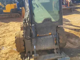 MINICARREGADEIRA JCB 190, ANO: 2013 — leilão em Vespasiano/MG