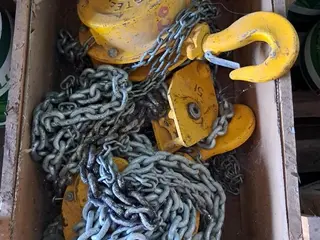 ITENS DE OFICINA E MANUTENÇÃO INDUSTRIAL COM BETONEIRA REVER 400 L, EMPILHADEIRA MANUAL HIDRÁULICA 1 TON., VASSOURA MECÂNICA, 29 ANDAIMES, FERRAMENTAS ELÉTRICAS E PEÇAS DE REPOSIÇÃO (Ref.: K / OFICINA & MANUTENÇÃO) — leilão em Açailândia/MA (foto 3)