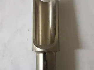 PEÇAS JBT MAREL: LÂMINAS, CONTROLES MANUAIS, CILINDROS PNEUMÁTICOS, CONECTORES E OUTROS (APROX. 36 PÇS) (Ref.: 3) — leilão em Castro/PR (foto 2)