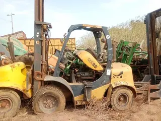 EMPILHADEIRA Á COMBUSTÃO CONTRABALANÇADA MOVIX MX25, ANO AQUIS.: 2019, CAP: 2.500Kg, SÉRIE: 18006000 (Ref: 5403) — leilão em Sapezal/MT (foto 2)