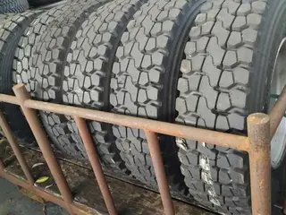 09 UNIDADES DE- PNEUS 295 RODA FERRO USADOS / MARCA: DIVERSOS TIPO II. (Ref.: DR511) — leilão em São Bernardo do Campo