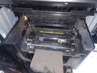 10 SUCATAS DE IMPRESSORAS MULTIFUNCIONAL HP LASERJET M1536DNF MONO DUPLEX, REDE, SEM TONNER (GRANDE MAIORIA COMPLETA E LIGANDO) (Ref.: LOTE 28) — leilão em Roque Gonzales/RS (foto 6)