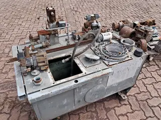 EQUIPAMENTOS DIVERSOS COM SILO METÁLICO VERTICAL, BOMBA DE ROSCA PARA CIMENTO COM VÁLVULA HAVER, REDUTOR SEW, 04 ROSCAS TRANSPORTADORAS, 30 CANECAS E ELEMENTOS DE DESGASTE DE MOINHO (Ref.: N / EQPTOS P/ REAPROVEITAMENTO) — leilão em Açailândia/MA (foto 15)