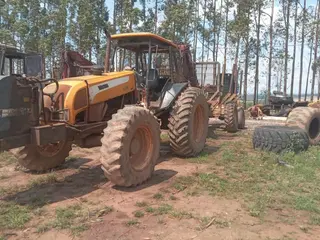 TRATOR AGRICOLA AUTOCARREGADO VALTRA BH 165 4X4, CAP: 12 TON, SÉRIE: M16538316 (Ref: 3060) — leilão em Itapetininga/SP