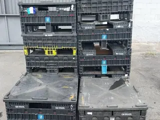 10 CAÇAMBAS PLÁSTICAS DESMONTÁVEIS COM TAMPA MEDINDO 800 X 760 X 500 MM REFORÇADAS (Ref.: 19461) — leilão em São Paulo (foto 10)