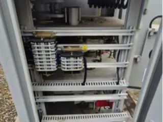 DISJUNTOR DE PEQUENO VOLUMA DE ÓLEO COM MÚLTIPLAS INTERRUPÇÕES SPRECHER & SCHUH AARAU HPF 500F — leilão em Mogi das Cruzes/SP (foto 2)
