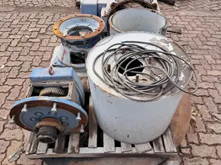 EQUIPAMENTOS DIVERSOS COM SILO METÁLICO VERTICAL, BOMBA DE ROSCA PARA CIMENTO COM VÁLVULA HAVER, REDUTOR SEW, 04 ROSCAS TRANSPORTADORAS, 30 CANECAS E ELEMENTOS DE DESGASTE DE MOINHO (Ref.: N / EQPTOS P/ REAPROVEITAMENTO) — leilão em Açailândia/MA (foto 18)