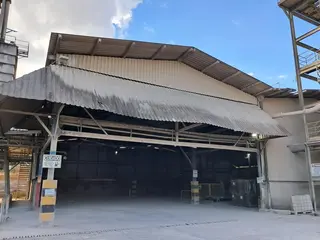 LINHA DE PALETIZAÇÃO DE CIMENTO COM PALETIZADORA AUTOMÁTICA VENTOMATIC POLIMAT M25, CAP. 2.500 SC/H, GALPÃO DE PRODUTO ACABADO DE 1.500 M², 02 GARFOS PANTOGRÁFICOS SAUR, E BALANÇA DE PLATAFORMA DE 5 TON. (Ref.: H / PALETIZADORA) — leilão em Açailândia/MA
