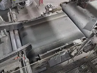 LINHA DE PALETIZAÇÃO DE CIMENTO COM PALETIZADORA AUTOMÁTICA VENTOMATIC POLIMAT M25, CAP. 2.500 SC/H, GALPÃO DE PRODUTO ACABADO DE 1.500 M², 02 GARFOS PANTOGRÁFICOS SAUR, E BALANÇA DE PLATAFORMA DE 5 TON. (Ref.: H / PALETIZADORA) — leilão em Açailândia/MA (foto 9)