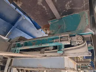 SISTEMA DE RECEPÇÃO E ARMAZENAGEM DE AGREGADOS COM 02 SILOS COMPARTIMENTADOS DE 130 TON. COM DOSAGEM SCHENCK, GALPÃO DE CLÍNQUER DE 1.000 M², MOEGA, ELEVADOR DE CANECAS AUMUND E TRANSPORTADORES (Ref.: B / PROCESSAMENTO DE AGREGADOS) — leilão em Açailândia/MA (foto 21)
