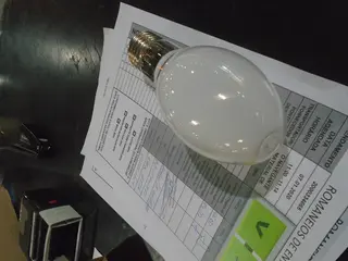 LÂMPADAS, TERMINAIS, REATORES, FUSÍVEIS, RELÉS, LUMINÁRIAS E OUTROS MATERIAIS ELÉTRICOS (APROX. 10192 UNIDADES) — leilão em Araucária (foto 7)