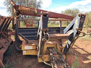 REBOQUE AGRÍCOLA P/ CARREGAMENTO DE FARDOS CILÍNDRICOS DE FENO TUBE LINE TB980, SÉRIE: 13TB302 (Ref.: 3093) — leilão em São João da Boa Vista/SP (foto 3)