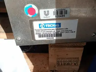 ESPECTROFOTÔMETRO, GUILHOTINA, MEDIDOR DE ESPESSURA, BALANÇA E OUTROS (Ref.: CONTAINER LABORATÓRIO) — leilão em Pouso Alegre/MG (foto 58)