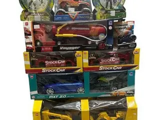 20 BRINQUEDOS DIVERSOS: CARRINHOS, KIT ESCAVADEIRA, BEN 10 E OUTROS — leilão em São Caetano do Sul