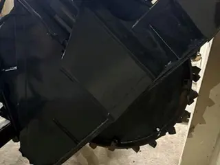 IMPLEMENTO DE ASFALTO ORIGINAL BOBCAT WS18 — leilão em Belo Horizonte (foto 4)