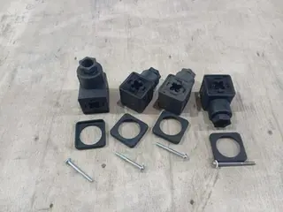 CONECTOR ELÉTRICO E BARRICA, GARANTIA: NÃO (111 PC) — leilão em Joinville