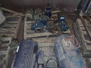 EQUIPAMENTOS DIVERSOS COM SILO METÁLICO VERTICAL, BOMBA DE ROSCA PARA CIMENTO COM VÁLVULA HAVER, REDUTOR SEW, 04 ROSCAS TRANSPORTADORAS, 30 CANECAS E ELEMENTOS DE DESGASTE DE MOINHO (Ref.: N / EQPTOS P/ REAPROVEITAMENTO) — leilão em Açailândia/MA