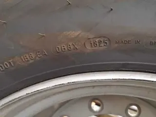 18 PNEUS 295/80 COM RODA DE FERRO (Ref.: DR348) — leilão em São Bernardo do Campo (foto 5)