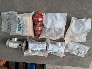 PEÇAS E BOMBAS NETZSCH: BOMBAS DOSADORAS, CORPOS, DIAFRAGMAS E EIXOS (APROX. 18 PÇS) — leilão em Maracás/BA (foto 12)