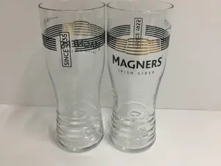 24 COPOS DE VIDRO PARA CERVEJA APROX. 500ML MAGNERS - SEM USO (Ref.: ren 205 2026031220205) — leilão em São Caetano do Sul (foto 4)