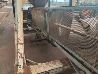 ESTEIRA TRANSPORTADORA MÓVEL COM MOEGA (Ref.: MA) — leilão em Ouroeste/SP (foto 38)