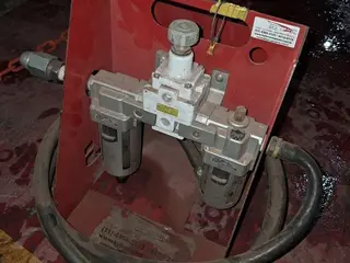 ALAVANCAS DE AÇO 1,8 METROS, BOMBAS DE TESTE, CABOS DE AÇO PARA IÇAMENTO, CAIXAS DE FERRAMENTA 05 GAVETAS VAZIAS, CAIXAS PARA MONTAGEM DE PAINEL ELÉTRICO, CHIBANCAS, ENXADAS, FITAS PARA CINTAMENTO, PÁ QUADRADA, TAMBORES METÁLICOS (APROX.: 174 PÇ) (Ref.: A — leilão em Uberaba/MG