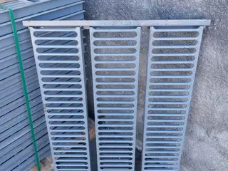 50 GRADIL EM AÇO COM APROX 1,10 X 0,80 - ( GRADIL EM AÇO SEMI-NOVO ) (Ref.: 21597) — leilão em São Paulo (foto 2)