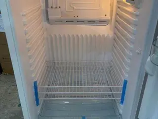 REFRIGERADOR CÔNSUL CRD37E 127V BRANCA (FUNCIONANDO) E LAVA LOUCAS MIDEA DWA08B1 8 SERVICOS (02 PC) (Ref.: M1704/SL145) — leilão em São Paulo/SP (foto 3)