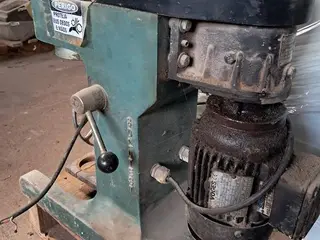CONJUNTO DE EQUIPAMENTOS DE LABORATÓRIO DE CIMENTO COM PRENSA HIDRÁULICA PAVITEST/CONTENCO 20 TON., ANO: 2014, FORNO MUFLA QUIMIS 1.200 °C, ESTUFA SOLIDSTEEL, 02 ARGAMASSADEIRAS E MINI MOINHO DE BOLAS (Ref.: J / LABORATÓRIO) — leilão em Açailândia/MA (foto 8)