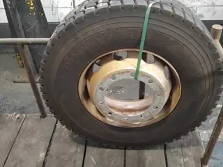 09 UNIDADES DE- PNEUS 295 RODA FERRO USADOS / MARCA: DIVERSOS TIPO II. (Ref.: DR508) — leilão em São Bernardo do Campo