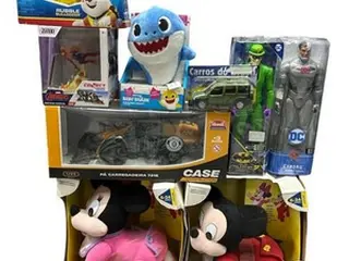 15 BRINQUEDOS DIVERSOS: MICKEY MUSICAL, TRATOR, PELÚCIA E OUTROS — leilão em São Caetano do Sul