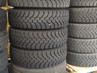 18 PNEUS (SEM USO) 295/80R22.5 MICHELIN, COM RODA DE FERRO TIPO: I (Ref.: DR581) — leilão em São Bernardo do Campo/SP (foto 3)