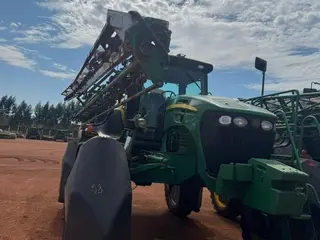 PULVERIZADOR AUTO PROPELIDO JOHN DEERE E4730, ANO AQUIS.: 2013, SÉRIE: 1NW4730XHD0000844 (Ref: LIM202500752) — leilão em Campo Novo do Parecis/MT (foto 3)