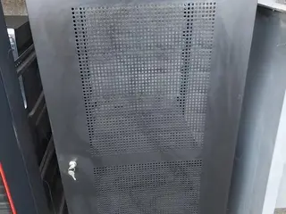 3 RACKS PARA SERVIDOR COM EQUIPAMENTO (Ref.: 21579) — leilão em São Paulo (foto 12)