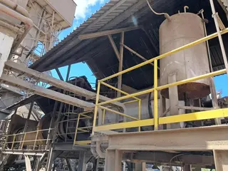 SISTEMA DE SECAGEM E DOSAGEM DE ESCÓRIA COM SECADOR ROTATIVO BRASPROCESS À DIESEL, SILOS DE 50 TON. COM DOSAGEM SCHENCK, PENEIRA VIBRATÓRIA, MOEGA, TRANSPORTADORES E PERIFÉRICOS (Ref.: A / PROCESSAMENTO DE ESCÓRIA) — leilão em Açailândia/MA (foto 11)
