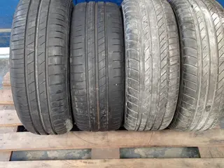 02 PNEUS 195/50R16 + 01 195/65R15 — leilão em São Caetano do Sul