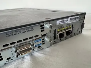 ROTEADOR CISCO 2811 ,MEMÓRIA RAM DE 256 MB; SAÍDAS INTERFACE FASTETHERNET; SLOTS SERIAIS; (REF. HXH) (01 PÇ) (Ref.: 1056) — leilão em Santo André/SP (foto 11)