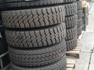 18 PNEUS (SEM USO) 295/80R22.5 GOODYEAR, COM RODA DE FERRO TIPO: I (Ref.: DR579) — leilão em São Bernardo do Campo/SP