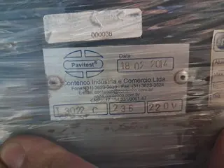 CONJUNTO DE EQUIPAMENTOS DE LABORATÓRIO DE CIMENTO COM PRENSA HIDRÁULICA PAVITEST/CONTENCO 20 TON., ANO: 2014, FORNO MUFLA QUIMIS 1.200 °C, ESTUFA SOLIDSTEEL, 02 ARGAMASSADEIRAS E MINI MOINHO DE BOLAS (Ref.: J / LABORATÓRIO) — leilão em Açailândia/MA (foto 3)