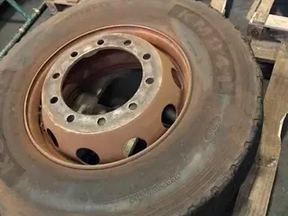 09 UNIDADES DE- PNEUS 295 RODA FERRO USADOS / MARCA: DIVERSOS TIPO II. (Ref.: DR510) — leilão em São Bernardo do Campo (foto 8)