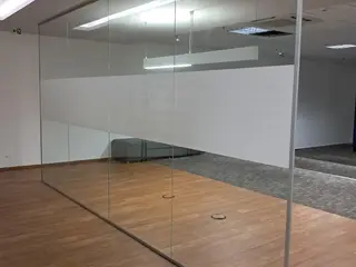 PORTAS C/ BATENTES, PORTAS DE VIDRO, DIVISÓRIAS E OUTROS (APROX. 254 PÇ) (Ref.: JCA) — leilão em São Paulo/SP (foto 17)