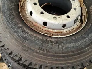 10 UNIDADES DE- PNEUS 10.00R20 RODA FERRO USADOS / MARCA: DIVERSOS TIPO II. (Ref.: DR399) — leilão em São Bernardo do Campo (foto 4)