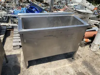 CUBA / PIA EM AÇO INOX, DIM.: 1,10 X 70 CM X 1,05 — leilão em Cabreúva